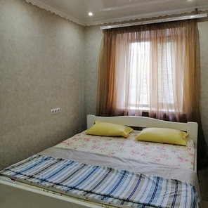 Квартира посуточно Бердянск - 3-комнатная